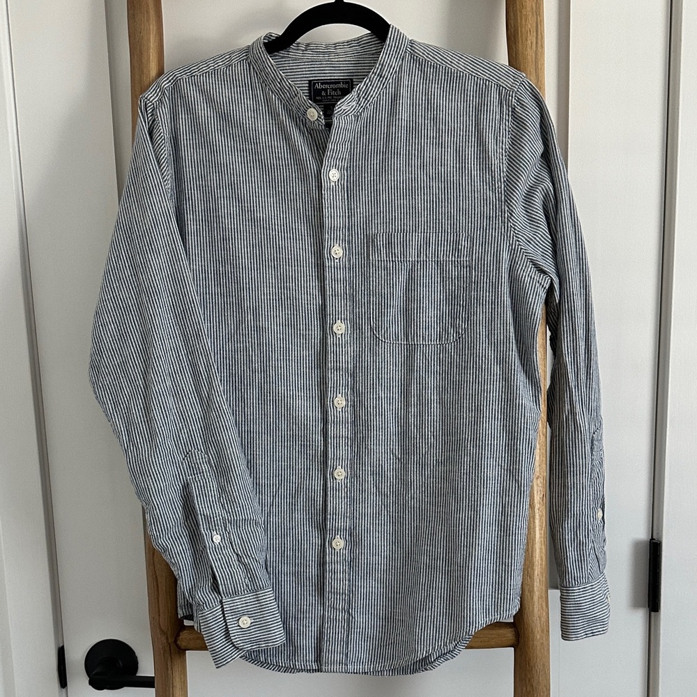 Abercrombie & Fitch Men's Navy and White Striped Shirt